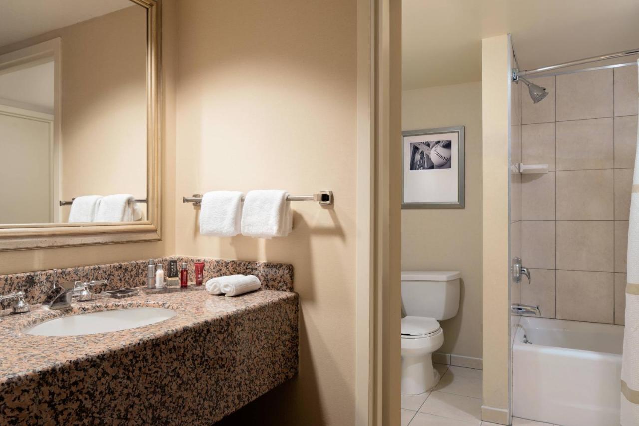 Anaheim Marriott Suites Гардън Гроув Екстериор снимка